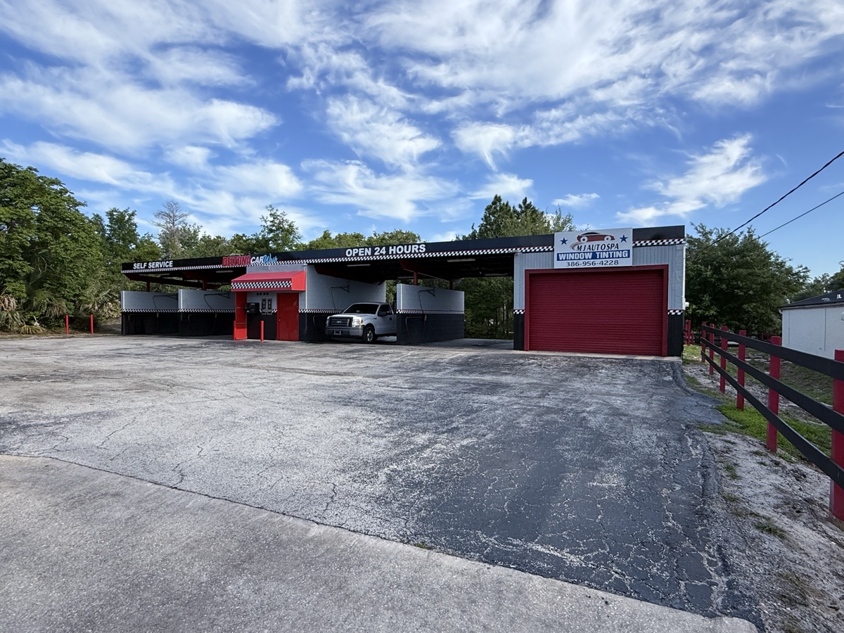Deltona Car Wash facility - 4 self-service bays open 24 hours