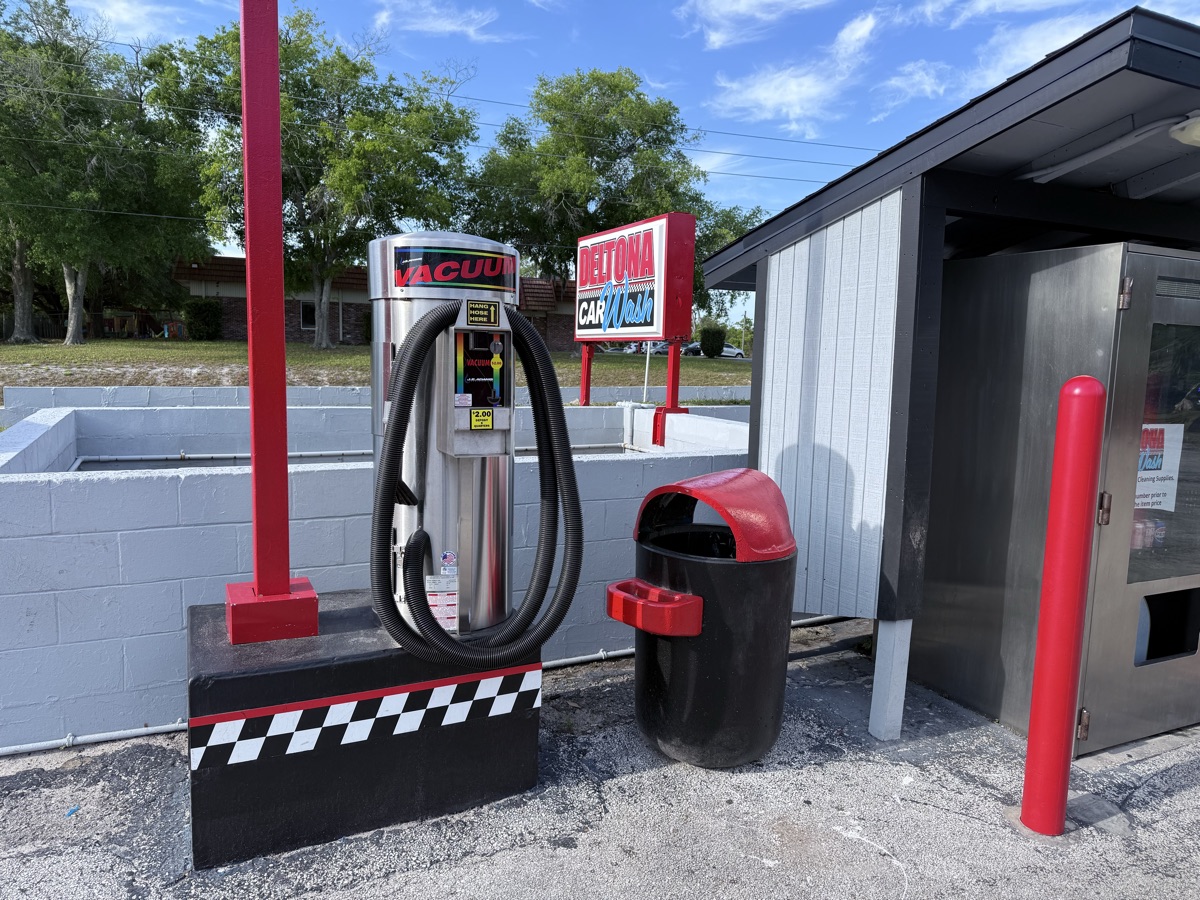 Vacuum station with checkered accents